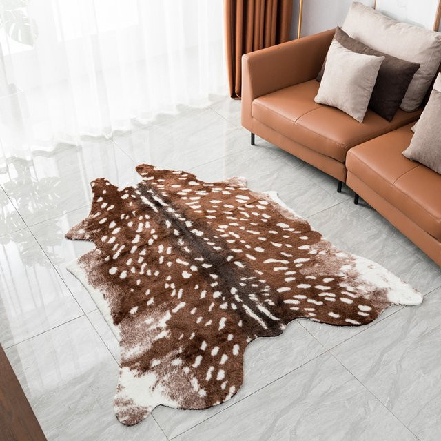 Muzzi Teppich mit Kunstfell-Hirschprint in Naturform aus Samt und Kunstleder - Bild 1