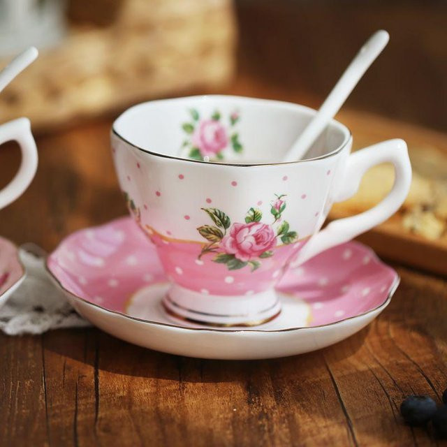 Refreshing Home Kaffeetasse und Untertasse mit Löffel aus Knochenporzellan, Weiß, Floral, 170 ml - Bild 1