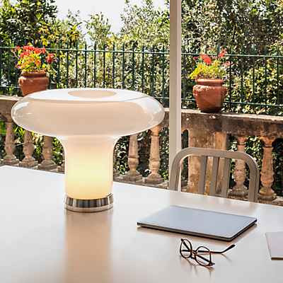 Artemide Lesbo Tischleuchte in Weiß mit Glas- und Metallelementen - Bild 1