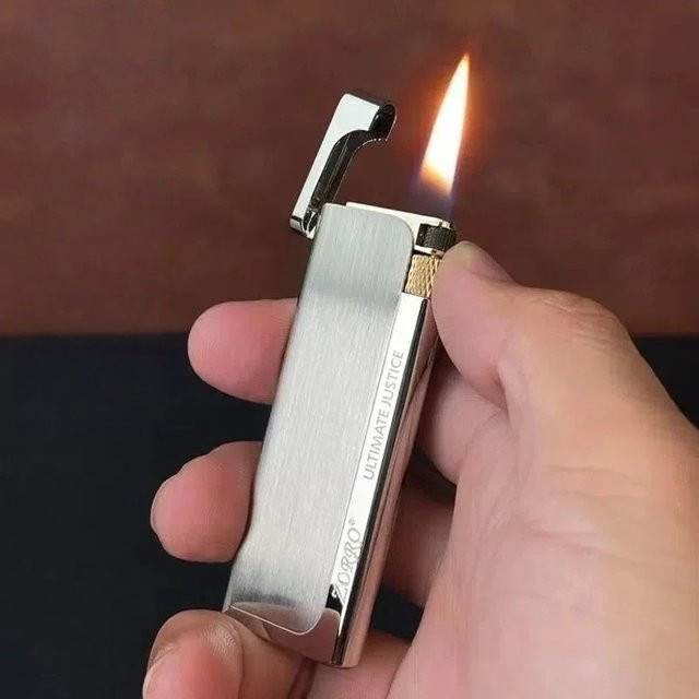 ZORRO Butan-Gas-Feuerzeug aus Zink-Legierung und Kupfer in Silber - Bild 1