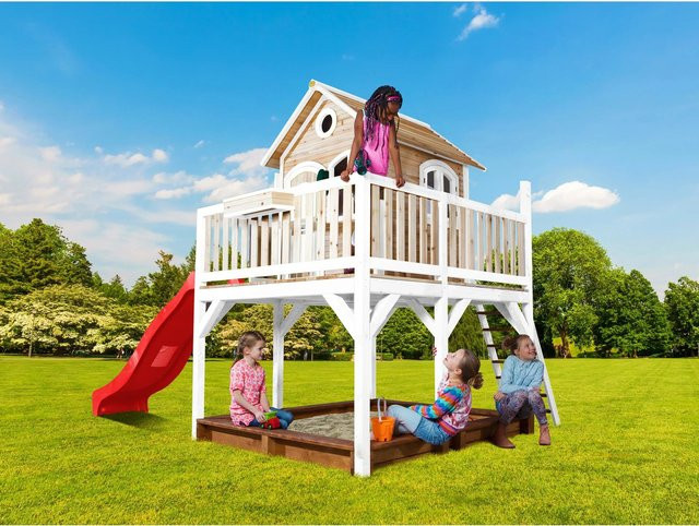 AXI Spielturm Liam aus Holz in Braun, Weiß und Rot mit Roter Rutsche, B/H/T: 377 x 291 x 255 cm - Bild 1