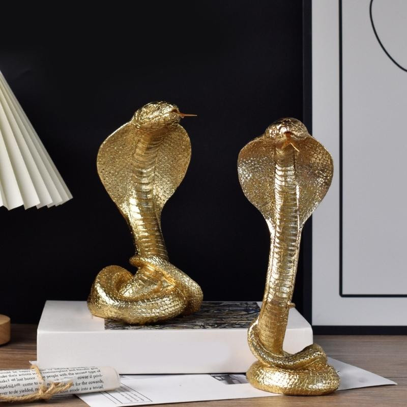 Retro Kobra Skulptur aus Harz in Gold als dekorative Schlangenstatue für dein Tischmittelstück - Bild 5