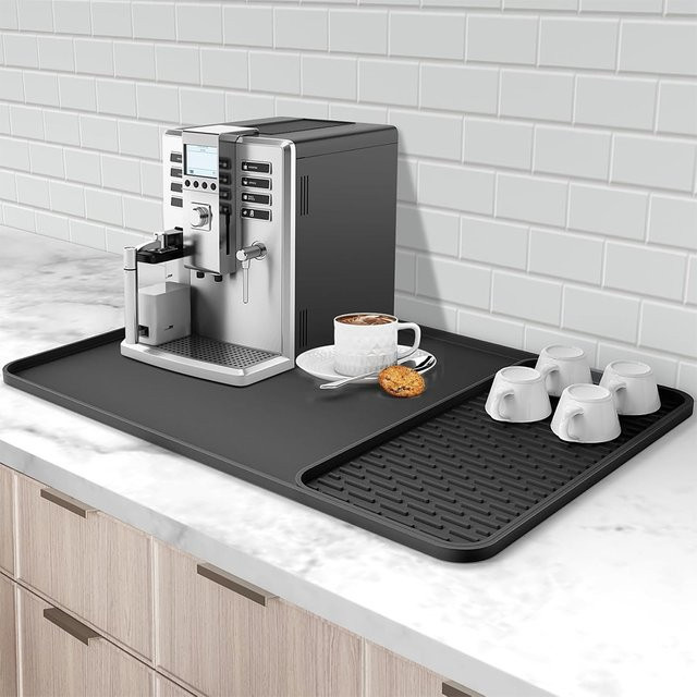 Venlohome Silikon-Kaffeemaschinenmatte mit abnehmbarer Geschirrabtropfmatte, Hitzebeständige Schutzunterlage für den Küchentisch, Schwarz - Bild 1