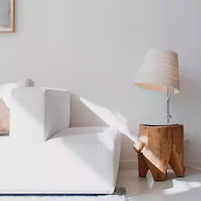 Graypants Scraplights Tilt Tischleuchte in Weiß mit verstellbarem Design und Holzdetails - Bild 1