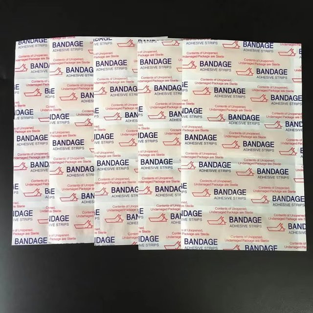 Wasserdichte und atmungsaktive Heftpflaster als medizinischer Notfallverband mit Gaze, 100 Stück - Bild 1