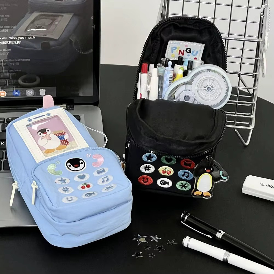 Kawaii Leinwand Stiftepoche mit Pinguin Stickerei in Blau als Schreibwaren Tasche für Studenten - Bild 3