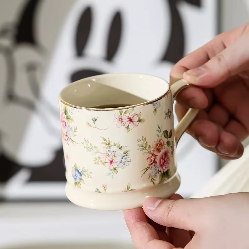 Luxus Keramik Becher mit floralem Design in Weiß und Gold im europäischen Retro-Stil - Bild 2