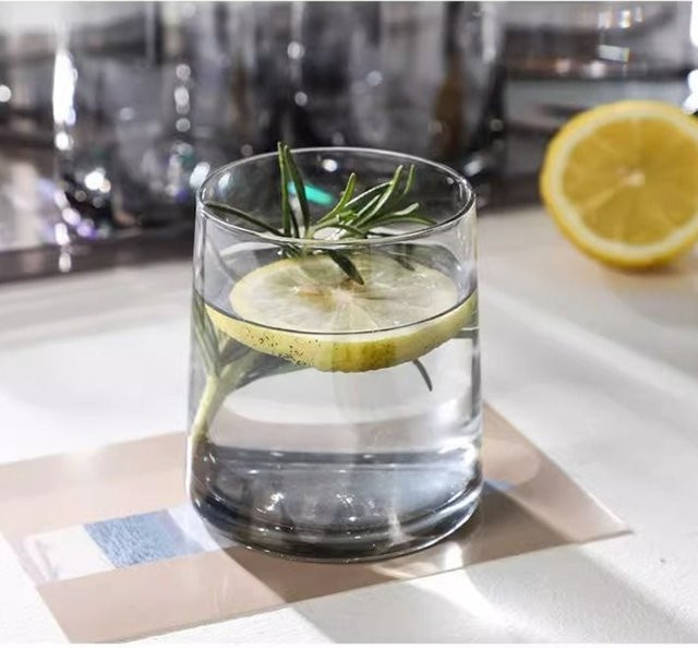 Tongyue Glasbecher im INS-Stil, trapezförmige Tumbler aus Glas in Grau und Transparent - Bild 1