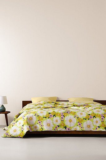 Jotex Tagesdecke FRIDA mit floralem Design in Gelb und Multicolour, gesteppt aus Bio-Baumwolle - Bild 1