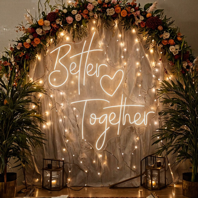 Better Together Neon-LED-Schild in Weiß zur Hochzeitsdekoration und Raumgestaltung - Bild 1