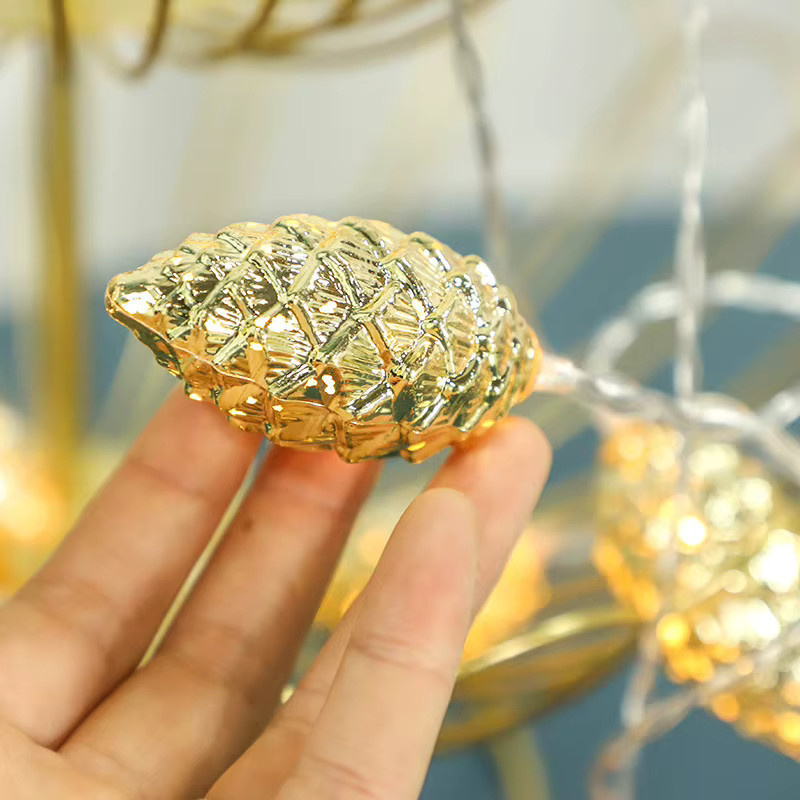 LED Weihnachts-Lichterkette mit 10 Lichtern in Form von Tannenzapfen, warmweiß, Gold und Silber, Länge: 1,5 m - Bild 4