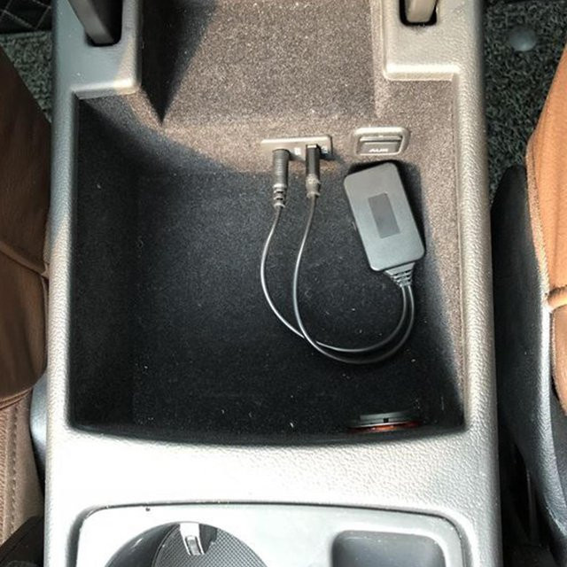 Bluetooth AUX Audio Adapter für BMW E90 E91 E92 mit 3,5 mm Klinkenanschluss und Zigarettenanzünder-Ladegerät in Schwarz - Bild 1