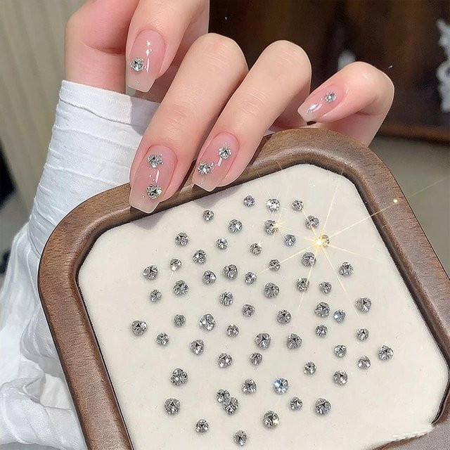 3D Klare K9 Nagelkunst-Strasssteine, 2-6mm, Glänzend, 10 Stück - Bild 1