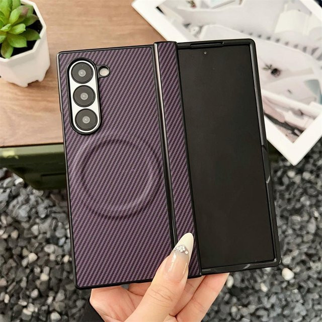 Magnetische Handyhülle im Karbonfaser-Muster für Samsung Galaxy Z Fold 7 6 5 4 3 5G, Ultra Dünn Matt Hartschale, Purple - Bild 1