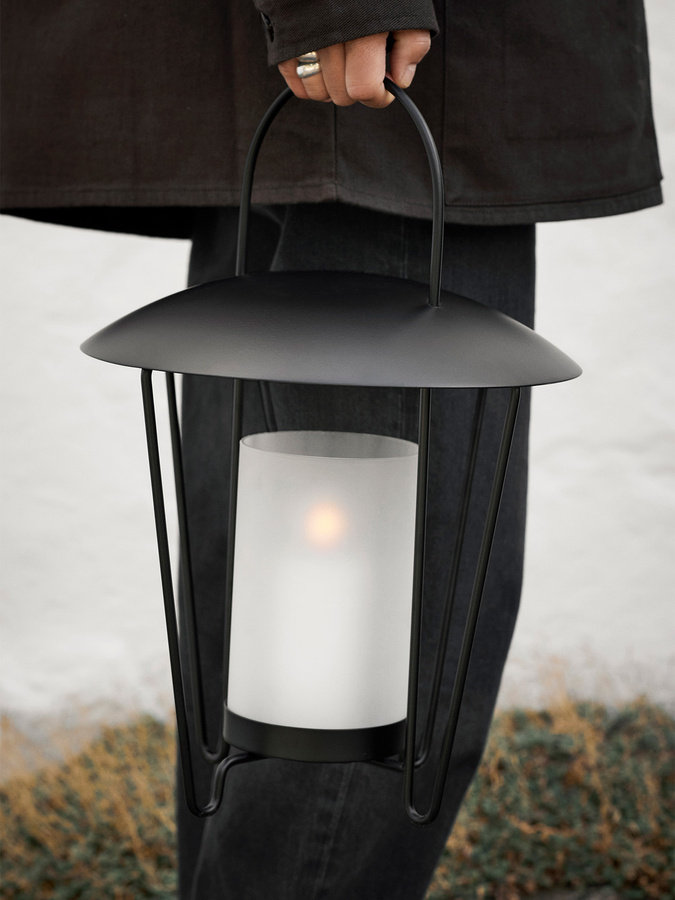 Ferm Living Abri Laterne aus Glas und Metall in Schwarz mit transparentem Glas für Tisch, Garten, Balkon oder Terrasse - Bild 2