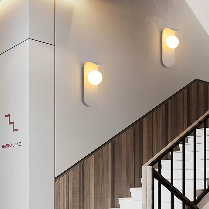 Creative Aisle Moderne LED-Wandleuchten mit Glaskugel in Schwarz oder Weiß für Flur, Treppen und Schlafzimmer - Bild 4