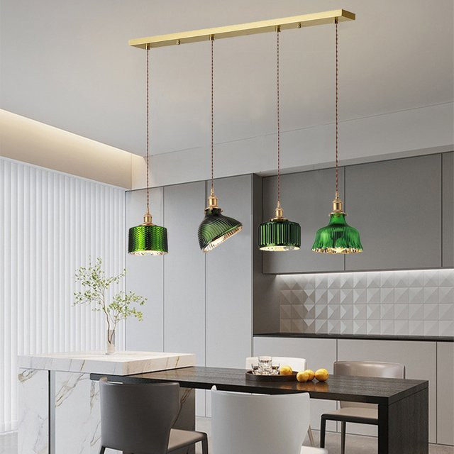 Moderne LED-Pendelleuchte Ramalho in Grün mit Messing und Glas für Wohnzimmer und Esszimmer - Bild 1