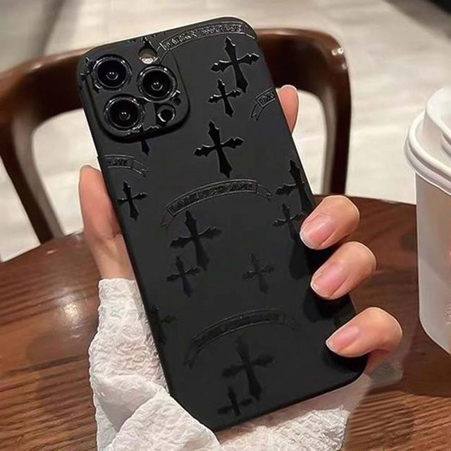 Schwarze matte Kreuz-Schutzhülle für dein Apple iPhone 17 Pro Max - Bild 1