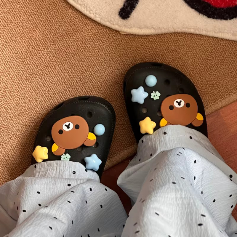MINISO Rilakkuma Bär Serie Schuh Charms, Viel Glück Klee, ABS Material - Bild 3