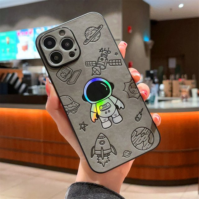 Stoßfeste Handyhülle mit Cartoon Astronaut Laser Design und Ledertextur für iPhone Modelle in Schwarz von MUQGEW - Bild 1