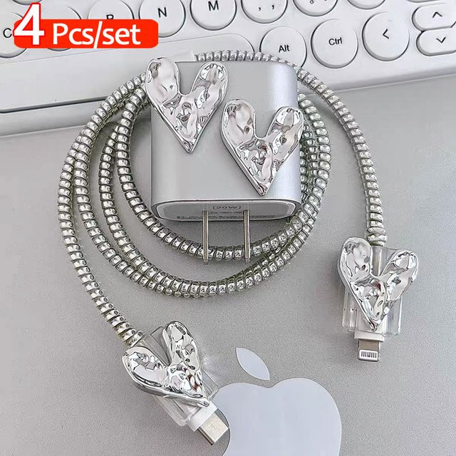 4-teiliges Kabelschutz-Set mit Kawaii-3D-Liebesherz-Design in Silber für iPhone und Original-Ladekabel - Bild 1