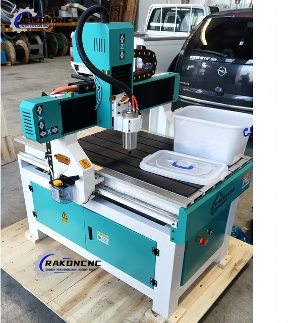 Kleine CNC-Fräsmaschine von rakoncnc für Holzbearbeitung und Kupfer, geeignet für Küchenmöbel und Tischplatten - Bild 1