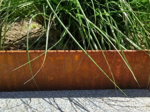 Flexible Beeteinfassung aus Cortenstahl 240 x 10 cm - Bild 1
