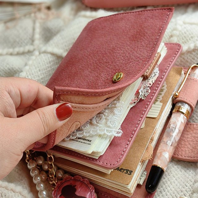 Yiwi Notizbuch aus Echtleder mit getrockneten Rosen in Pink, Flexcover Tagebuch für A5 A6 A7 A8 - Bild 1