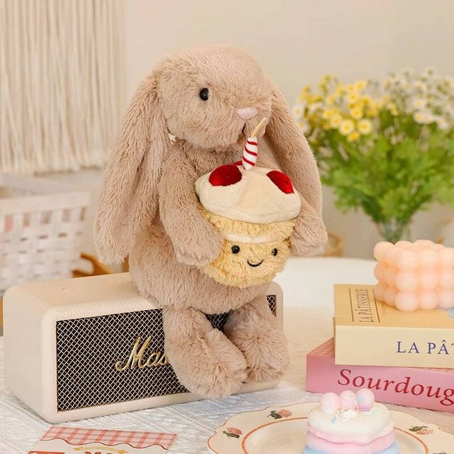 Bonnie Hase mit Geburtstagskuchen, Plüschtier, 31cm, ab 14 Jahren - Bild 1