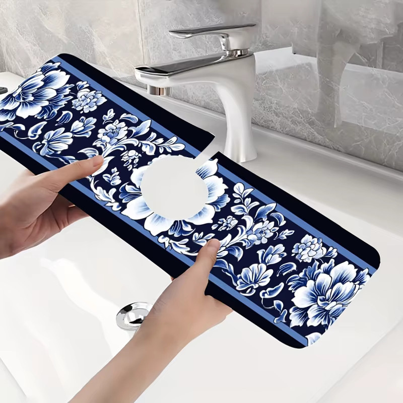 VIKAMA Abtropfmatte im blau-weißen Porzellan-Design, rutschfeste und schnelltrocknende Wasserfangmatte für deine Arbeitsplatte, B/T: 38,0 x 10,0 cm - Bild 4