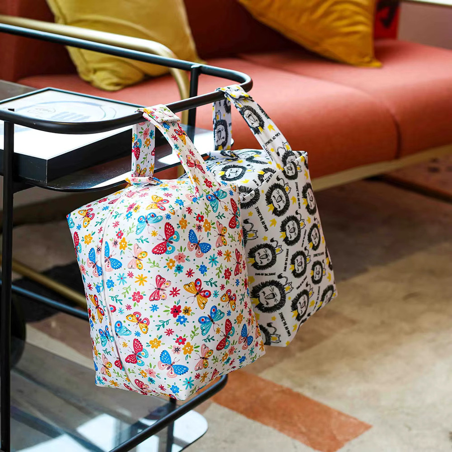 Wasserdichter Baby-Wickeltaschen-Organizer von Baby Show in Multicolour, wiederverwendbare Nass- und Trockentasche zur Aufbewahrung von Windeln und Badeanzügen - Bild 1