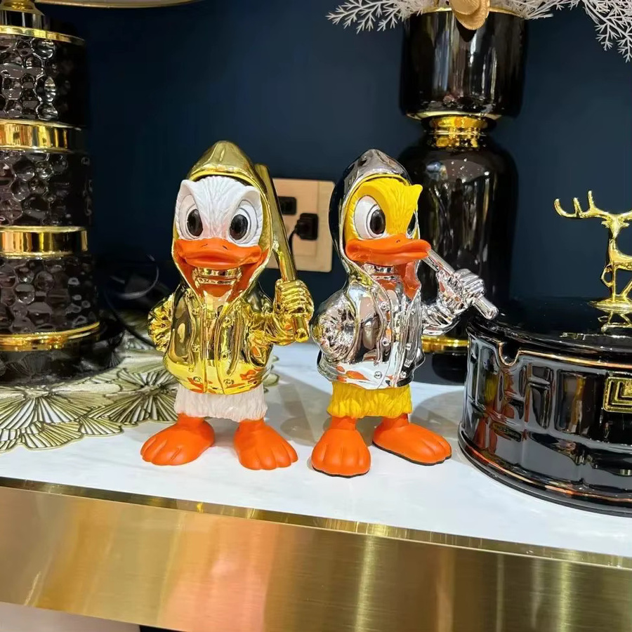 Potdemiel Donald Duck Statue Punk Baseball Spieler in Silber, Harz Modell Skulptur für Desktop Ornamente, Höhe: 18 cm - Bild 2