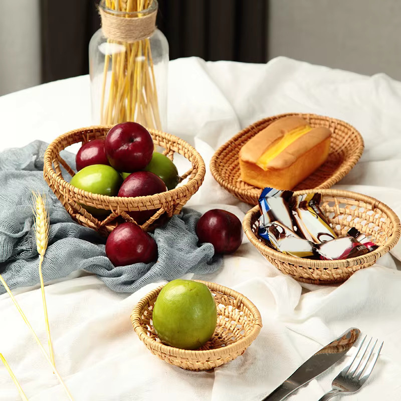 Handgefertigter Rattan-Gewebekorb von DOORSACCERY in Braun als Serviertablett für Obst, Brot und Snacks - Bild 2