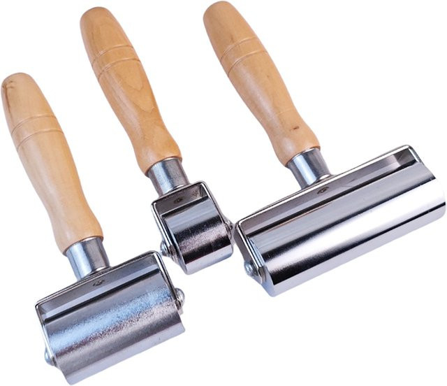 RLJLIVES Leder-Walze aus Stahl mit Holzgriff zum Kantenfalten und Glätten für das Lederhandwerk - Bild 1