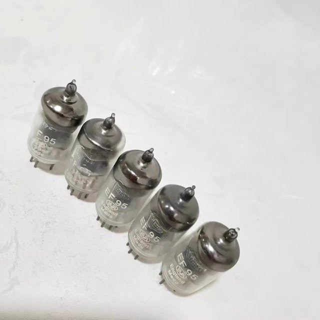 2 Stück EF95 Vakuumröhren in Grau als Upgrade für 5654, 6J1, 6J1P, 6AK5, EL84, EF86, 12AX7 und 6L6 - Bild 1