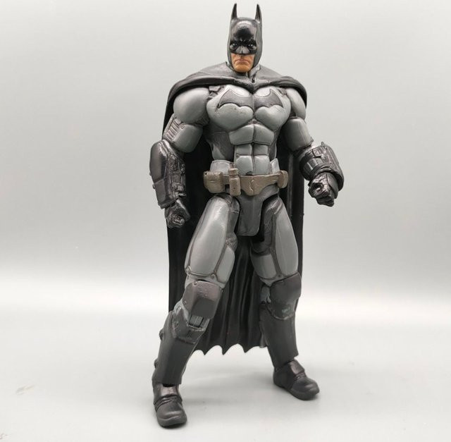 DC Comics Arche-Schinken Herkunft Fledermaus-Held gepanzert, Actionfigur - Bild 1
