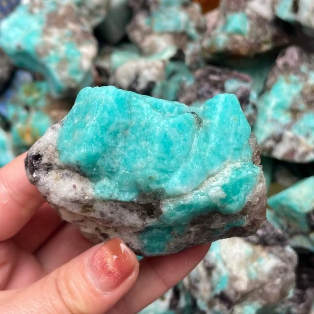 Natürlicher Amazonit-Rohstein von sisterstone in unregelmäßiger Form für Reiki und Heilkristalle - Bild 1