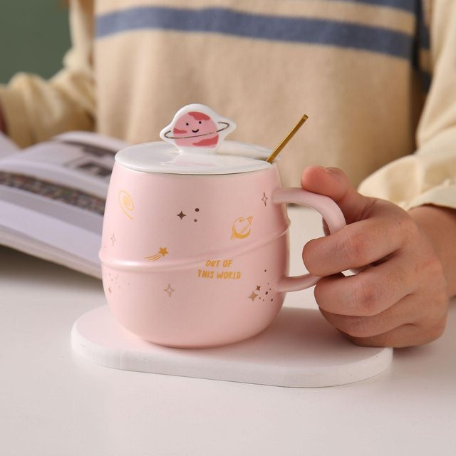 Yiran toy 1 Keramikbecher mit Planeten-Design, Set aus Tasse, Deckel und Löffel, braun, 400 ml - Bild 1