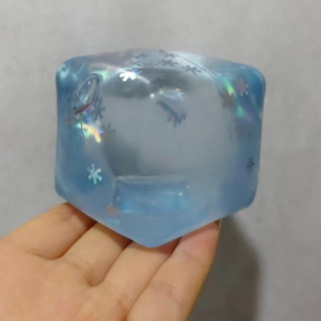 Schneeflocken Eiswürfel Squishy, Sensorisches Fidget Spielzeug - Bild 1
