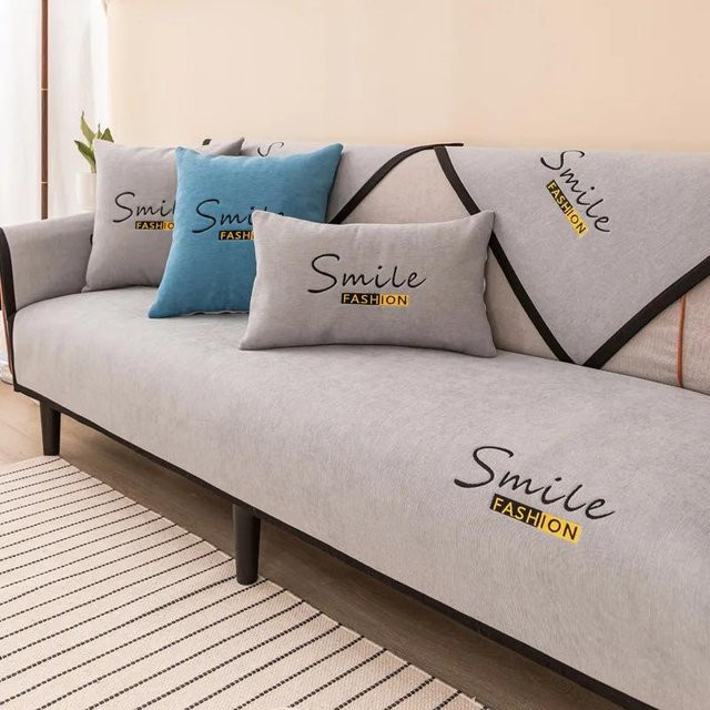 Sofabezug mit Buchstaben-Stickerei aus Chenille in Grau und Schwarz, B/H: 50 x 90 cm - Bild 1