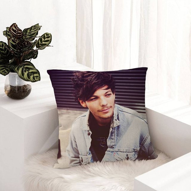 Dekorativer Kissenbezug mit L-Louis T-Tomlinson Grafikprint aus Polyester, Mehrfarbig, B/B/B: 45 x 45 x 45 cm - Bild 1