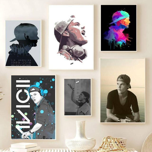Retro A-Avicii DJ Poster von 52TOYS in Mehrfarbig als grafische Wandkunst aus Papier - Bild 1