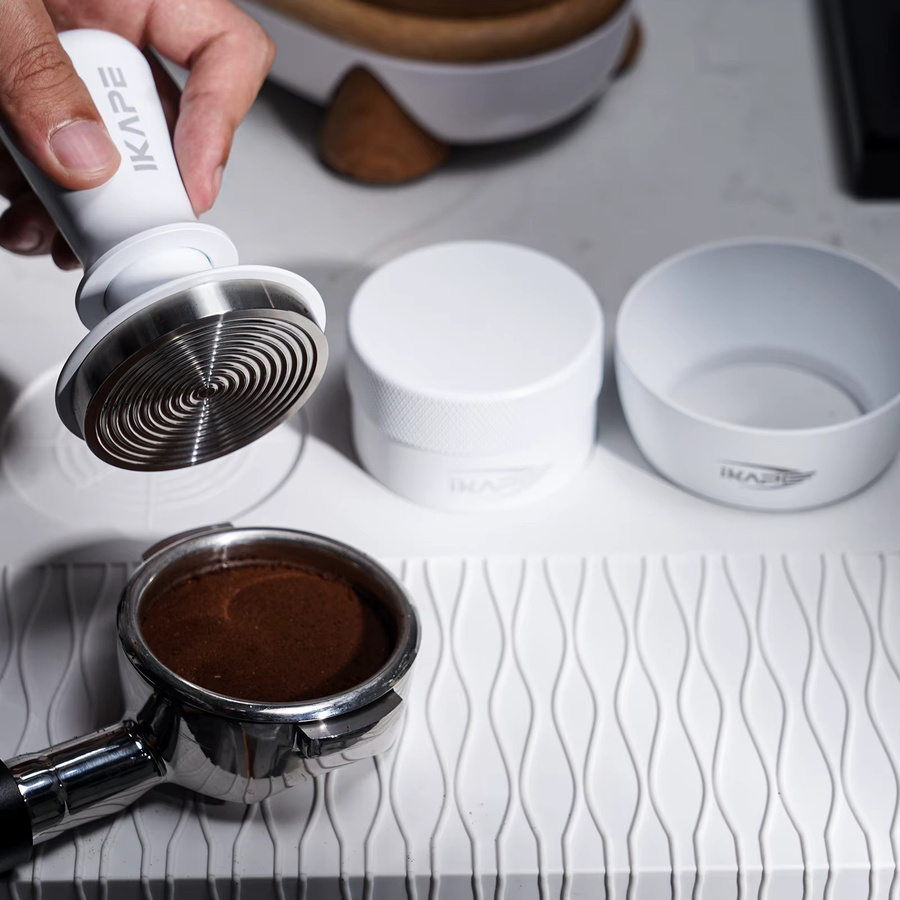 IKAPE Espresso Normcore Tamper aus Edelstahl mit kalibrierter Feder in Silber oder Weiß - Bild 3