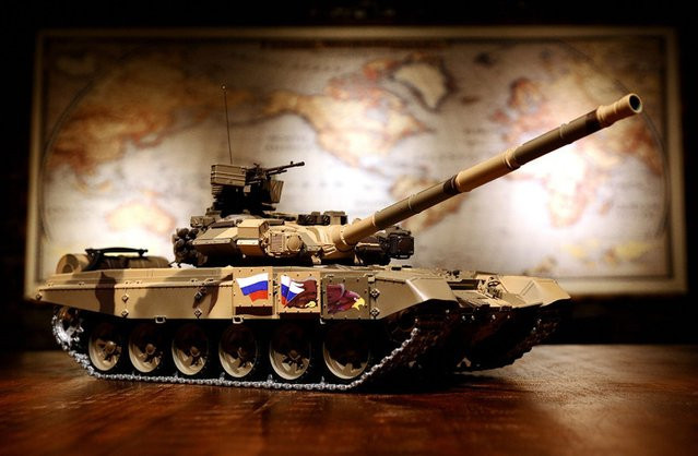 TPFLiving RC-Panzer Russischer T90, ferngesteuert, Maßstab 1:16, mit Schussfunktion, Rauch und Sound - Bild 1