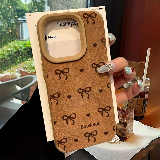 Herzförmige TPU-Handyhülle mit Schleifenmuster und Lederstruktur in Braun für Apple iPhone 16 15 14 13 12 11 Pro Max Air Plus - Bild 1