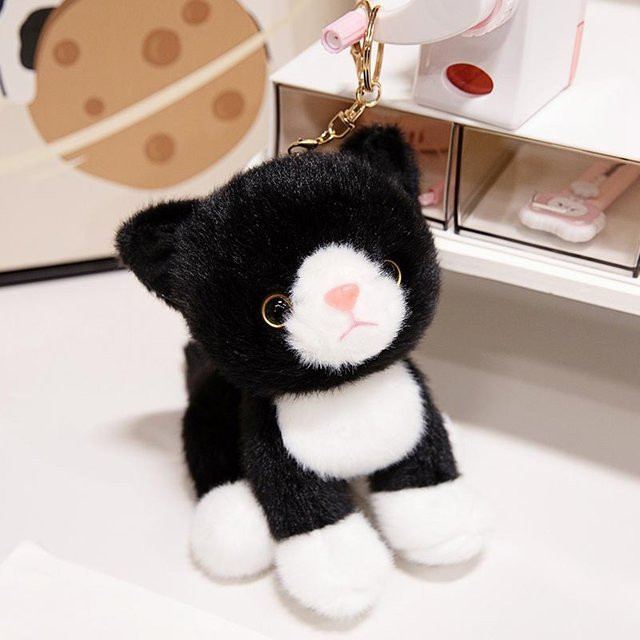 Niedliche simulierte sitzende Katze Anhänger Puppe, Plüschtier, Weiß Schwarz, ab 14 Jahren - Bild 1