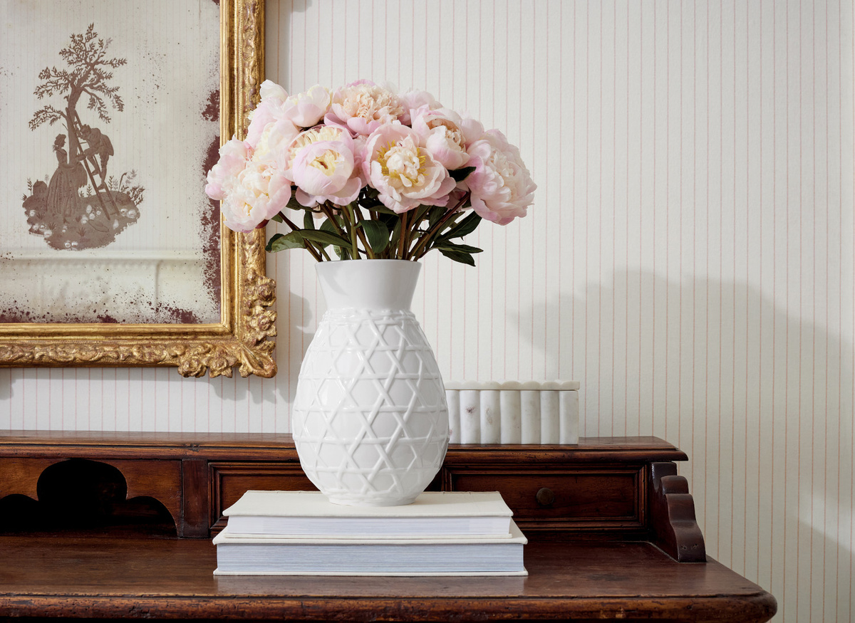 Anna French Tapete Wesley Stripe in Blush Pink und Weiß mit klassischem Streifenmuster - Bild 1