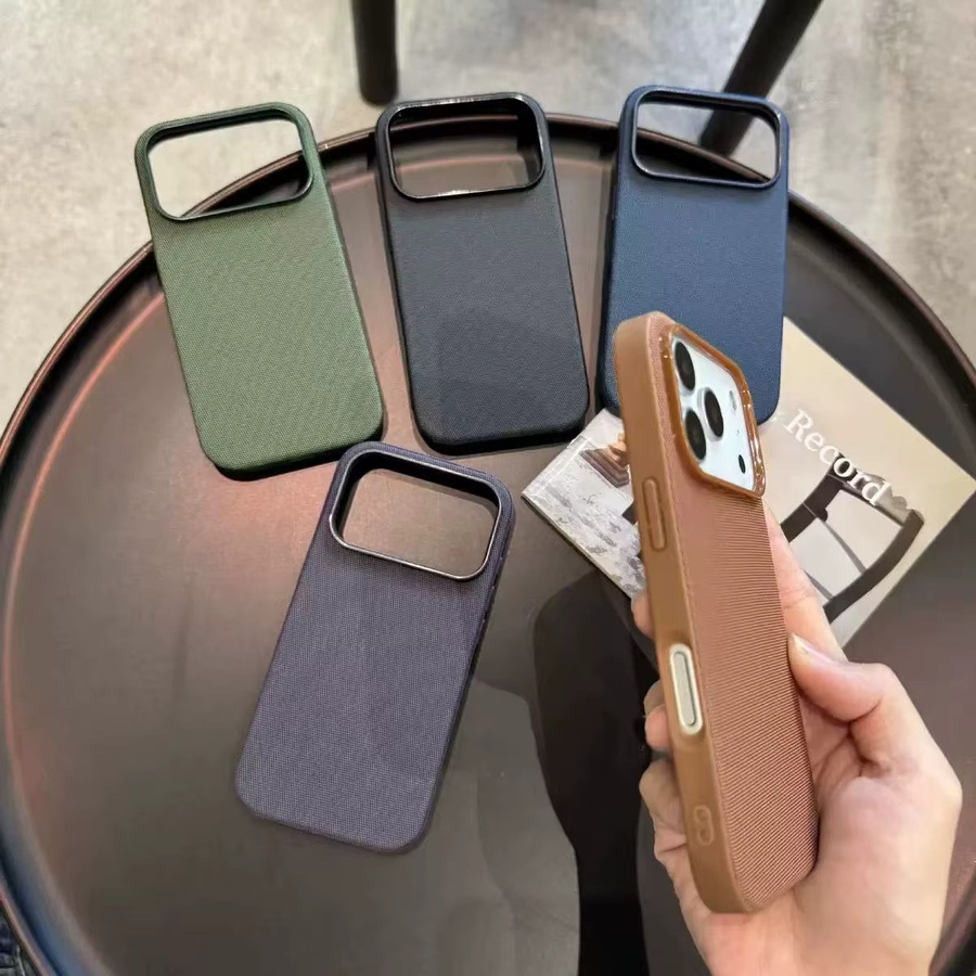 Gewebte Schutzhülle mit MagSafe Magnetfunktion für iPhone 18 17 16 15 14 in Braun - Bild 4