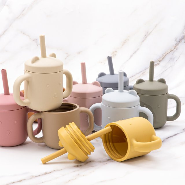 BPA-freie Silikon Schnabeltasse für Babys und Kleinkinder mit Stroh in Sandfarben - Bild 1
