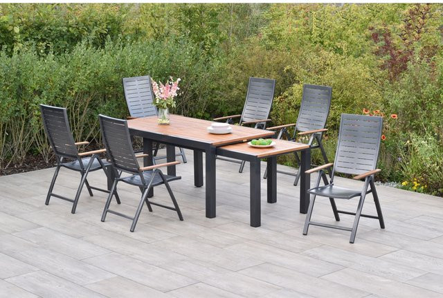 Merxx Tinos Gartenmöbel Set 7-teilig mit ausziehbarem Gartentisch und 6 Klappsesseln aus Aluminium und geöltem Akazienholz in Anthrazit - Bild 1